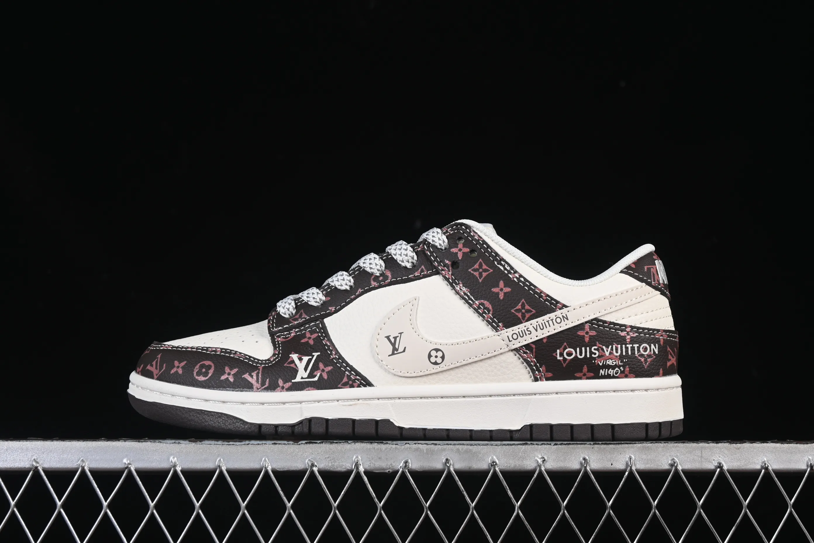 All Categories Nk SB Dunk Series Nk SB Dunk Low Low-top sneakers Nike SB Dunk Low LV joint white and brown classic Anniversary high-end customization Low-top casual sneakers CX5050-Y05